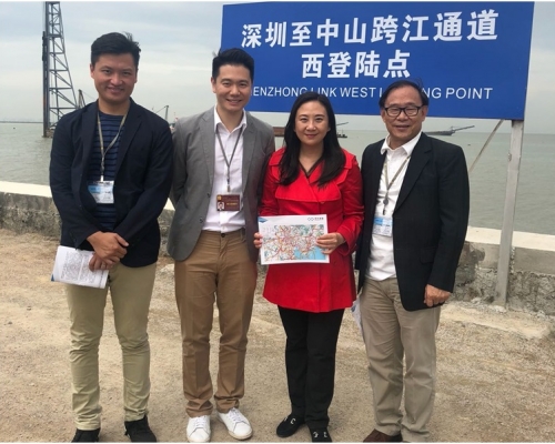 葛珮帆（紅衣）表示，國家正大力建設四通八達的道路網絡基建。