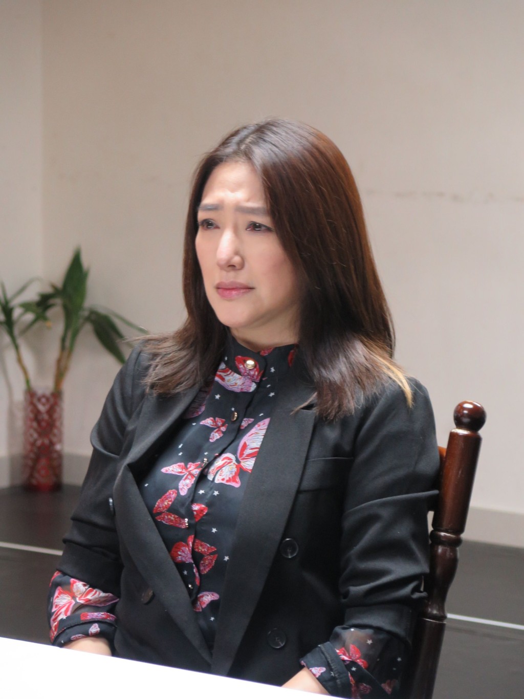 身為劇后的寶慧,演感情戲瞬間投入角色,即眼眨淚光。