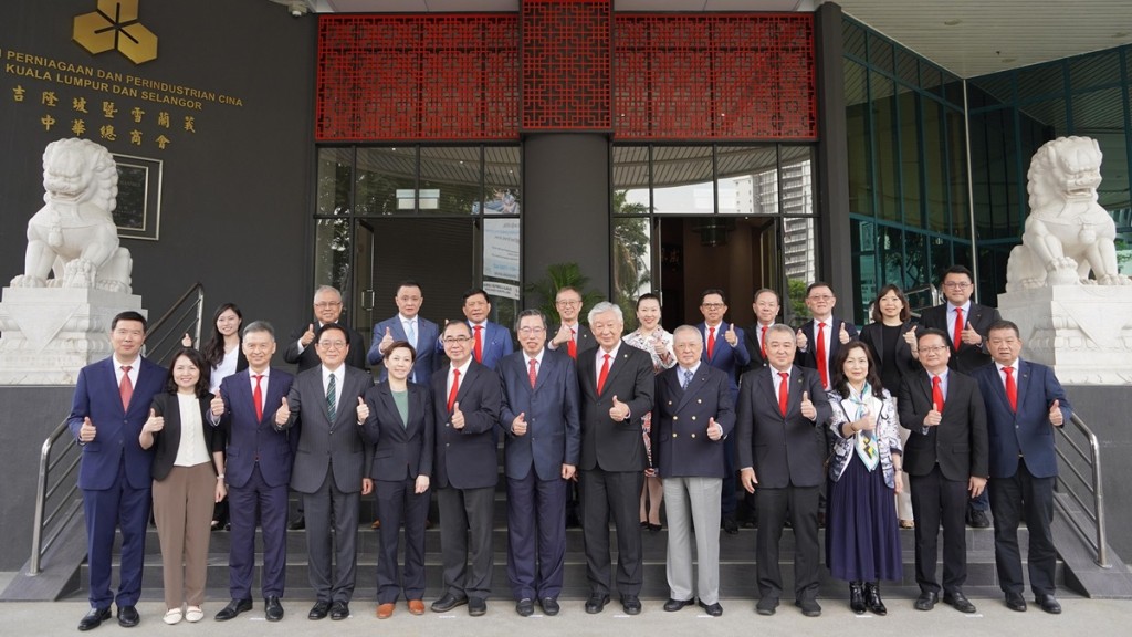 立法會主席梁君彥率領的立法會考察團早前展開為期7天在馬來西亞、印尼和新加坡的職務考察。梁君彥FB圖片