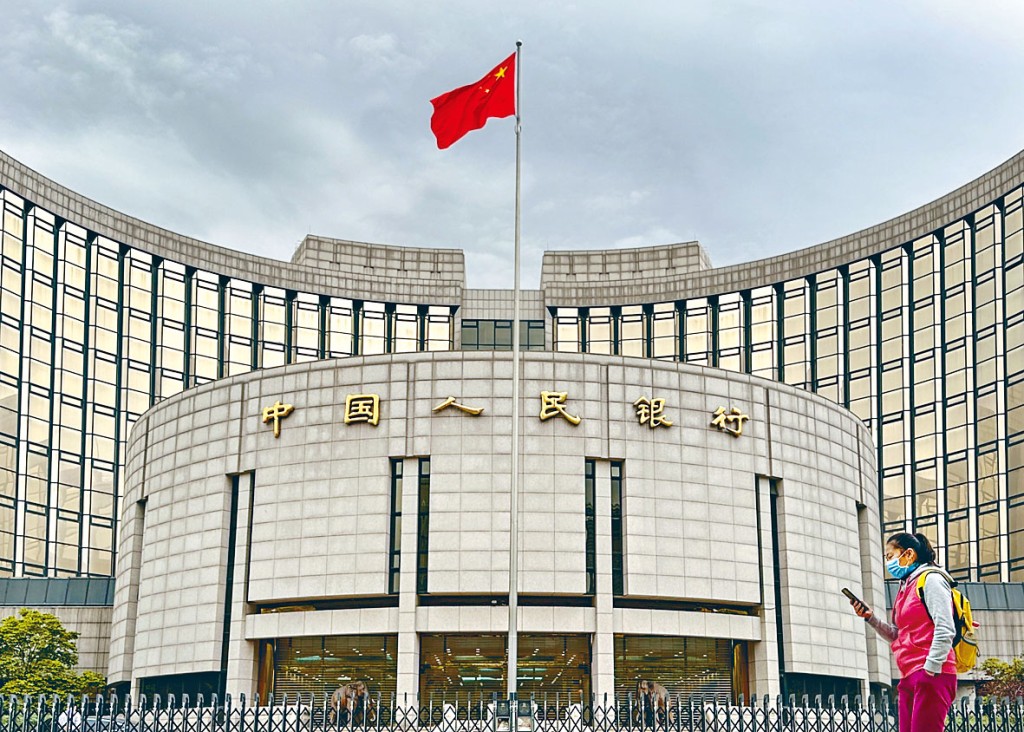 人行與港證監等昨公布 ，互換通本月15日正式啟動，初期先行開通「北向互換通」。