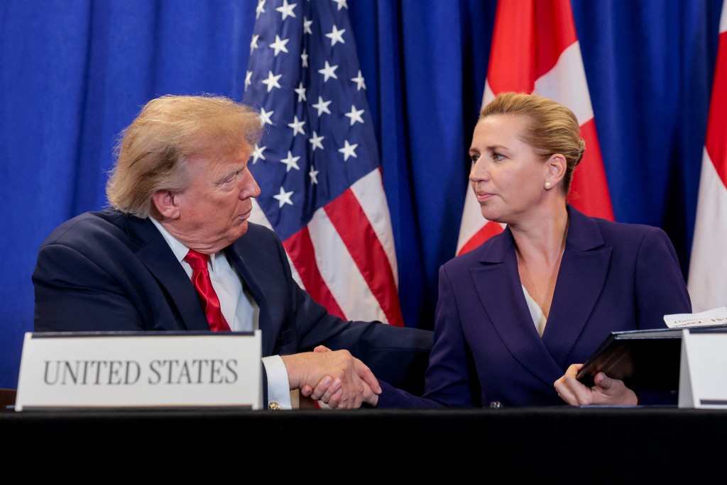协议容许美国扩大在格陵兰的军事部署，但格陵兰仍由丹麦管辖。路透社