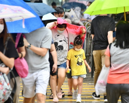 天文台預料本港地區今日大致多雲，局部地區有驟雨及雷暴。資料圖片