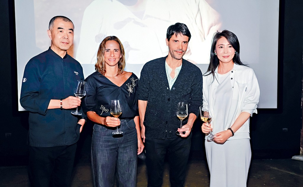 (左起)「蘭齋」行政主廚戴軍大師、Malena Martínez、Virgilio Martínez與「蘭齋」主理人趙佳女士。 (左起)「蘭齋」行政主廚戴軍大師、Malena Martínez、Virgilio Martínez與「蘭齋」主理人趙佳女士。
