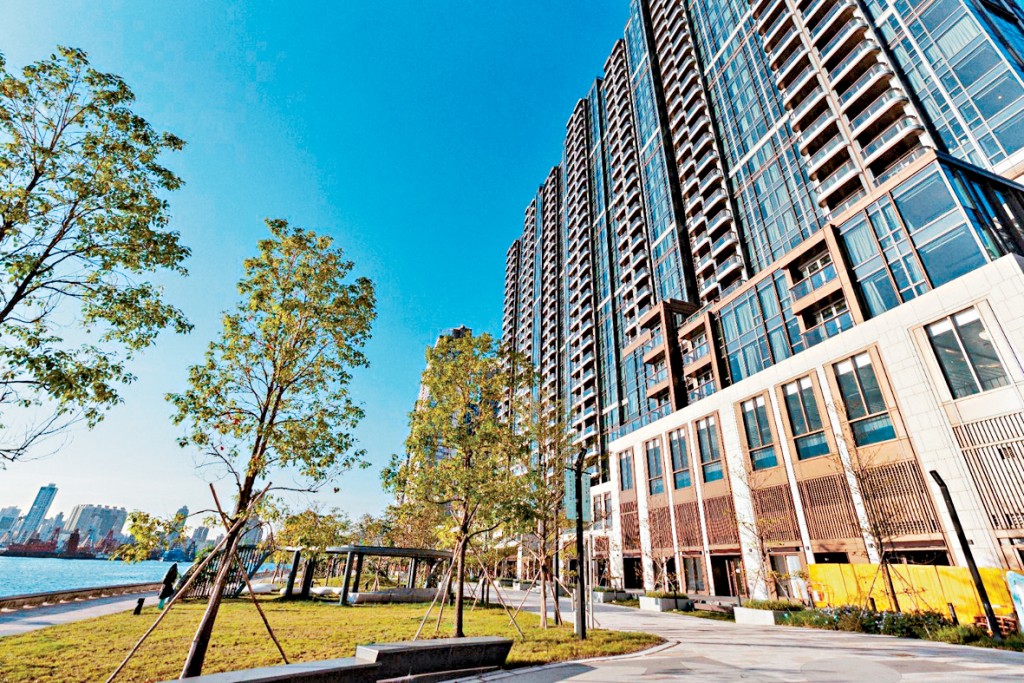 天瀧昨日售出1伙4房大宅，成交價4900萬，呎價約38951元。