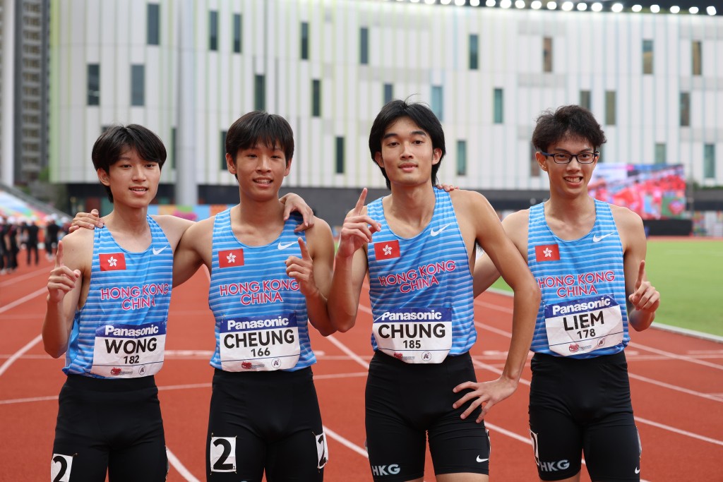 男子4x400米接力賽成員：林皓壹（右起）、鍾朗晞、蔣卓熹及黃崞文。徐嘉華攝