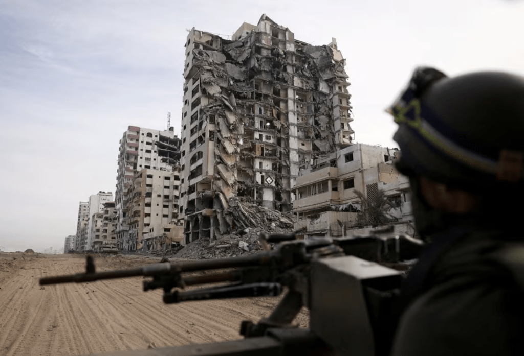 2023 年 11 月 22 日，以色列軍隊仍有在加沙地帶北部進行地面行動。路透社