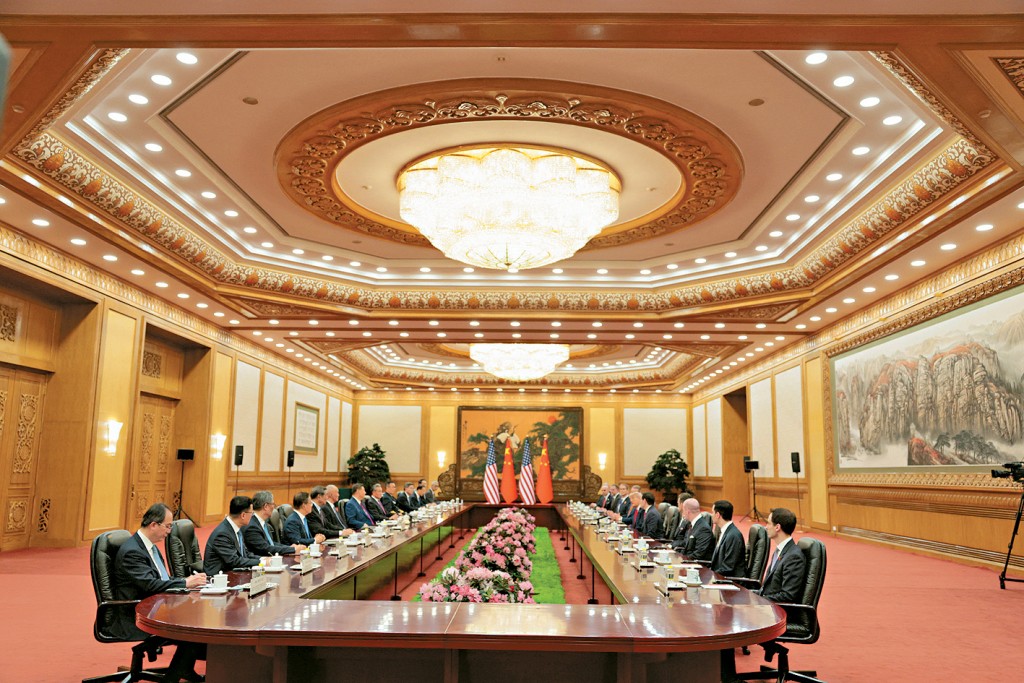 中美峰会昨日在人民大会堂东大厅举行。