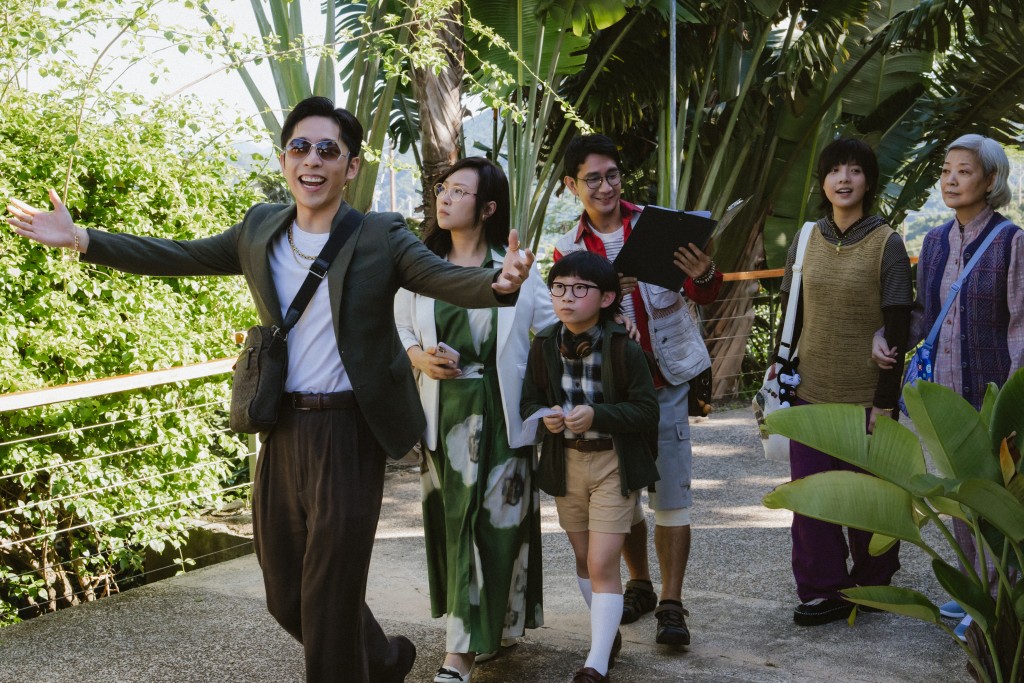 故事围绕金燕玲一家人买金多宝的奇情经历,故事笑中有泪。 故事围绕金燕玲一家人买金多宝的奇情经历,故事笑中有泪。