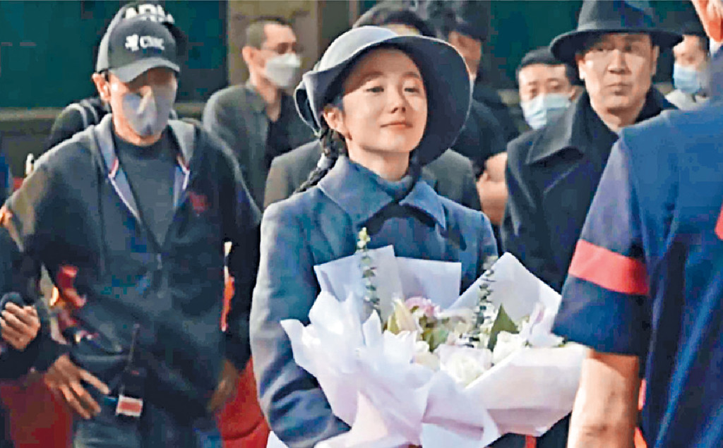 ■刘浩存在煞科戏上收鲜花,令她感动得哭起来。