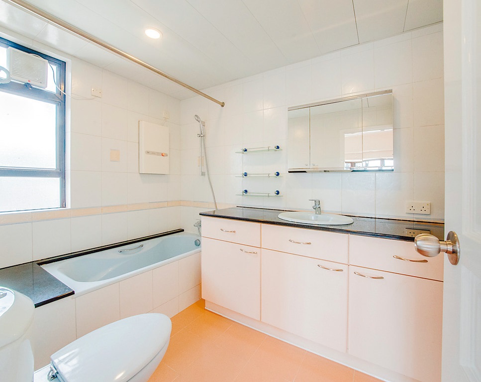 浴室有齐全设备及洁具，住客可即时使用。