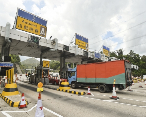 政府建議推行不停車繳費系統。資料圖片