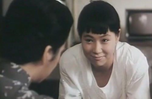 《飞越黄昏》与冯宝宝饰演母女，感情细腻真挚，再度封后。