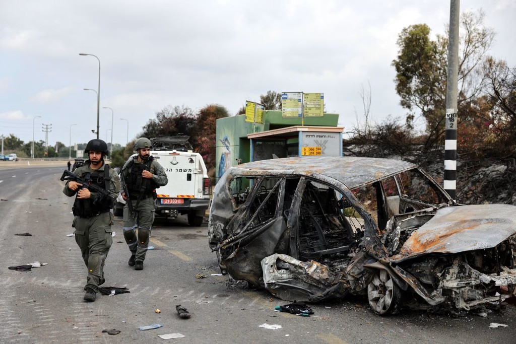 以色列軍隊陸續收復被哈馬斯分子攻擊的社區。路透社