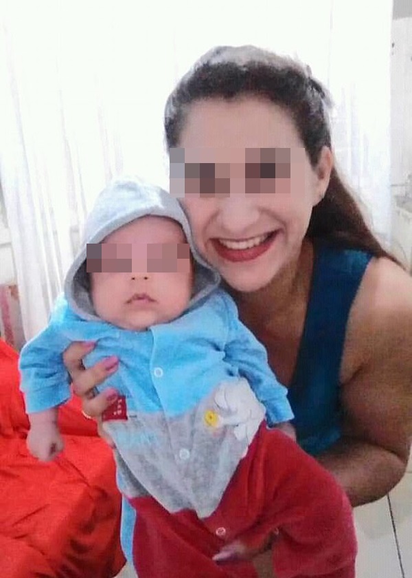 喬西爾(右)的兒子(左)疑因喝母乳一併中毒身亡。網圖