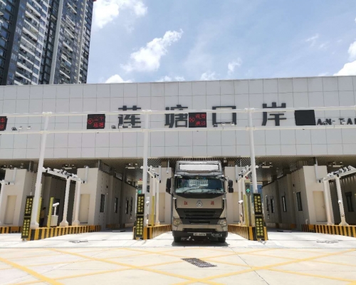 運輸業界於蓮塘口岸試車。