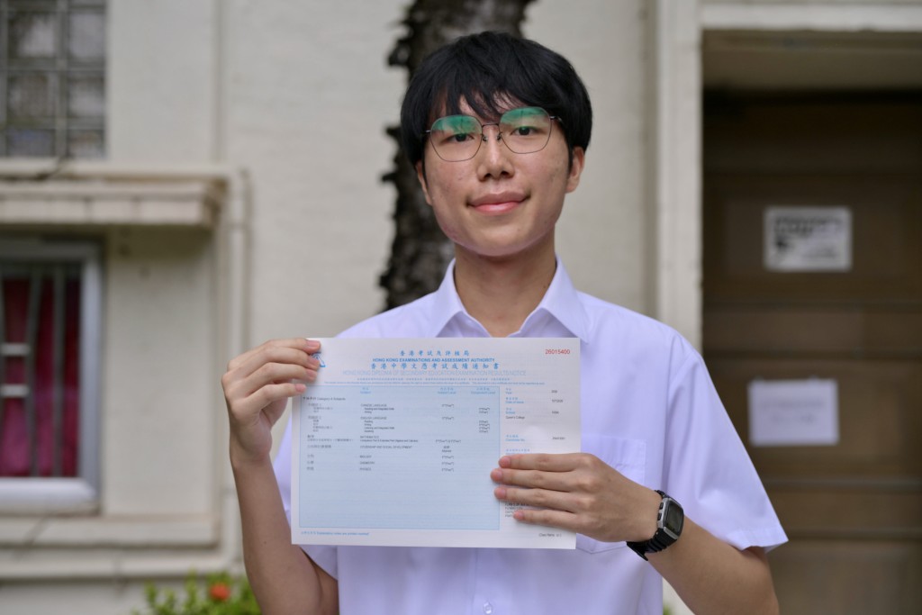 皇仁书院状元 赵汝谦(摄:苏正谦) 皇仁书院状元 赵汝谦(摄:苏正谦)