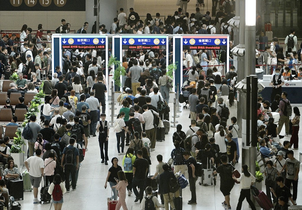 林世雄指高铁在今年首9个月日均接载约7万人次。资料图片