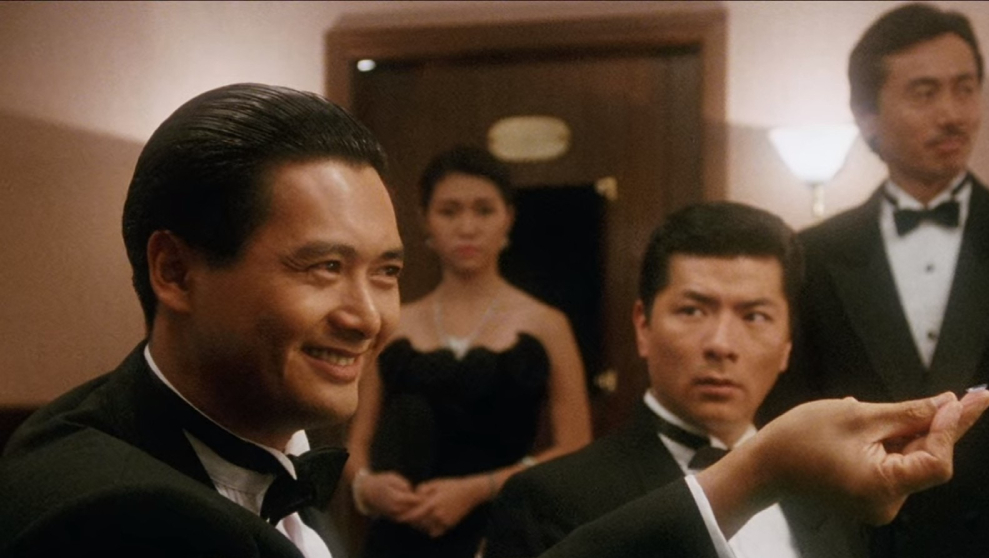 電影《賭神》由周潤發主演。