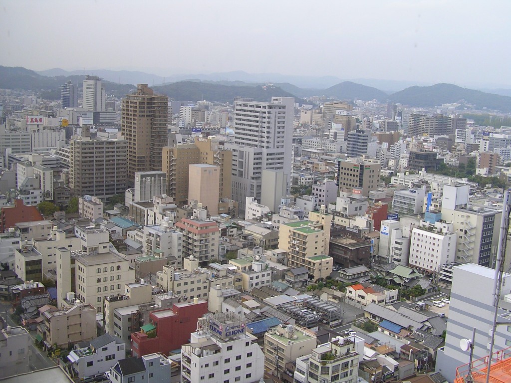 岡山市揭發高中生命案。維基百科