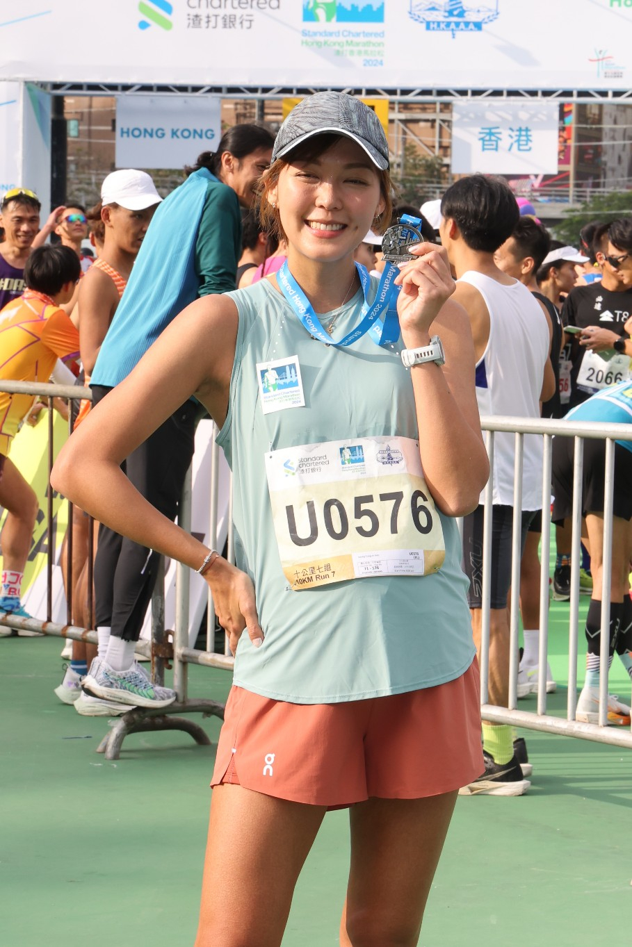 陀B七個半月的梁諾妍在上月21日，完成10公里賽程。