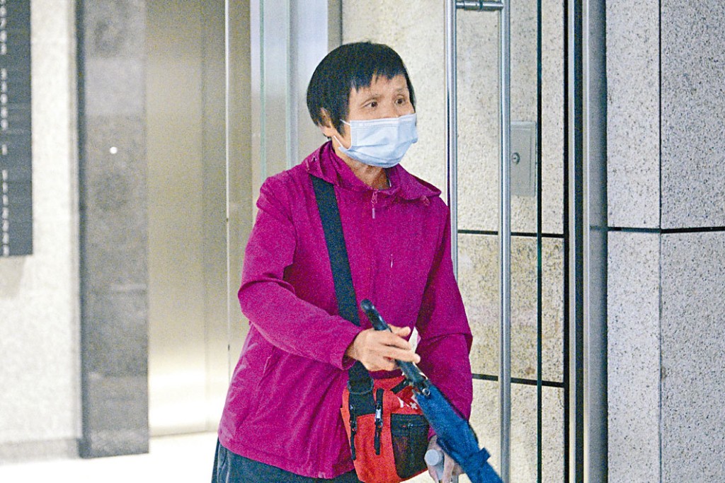 死者女兒(圖)及救生員潘偉邦作供。