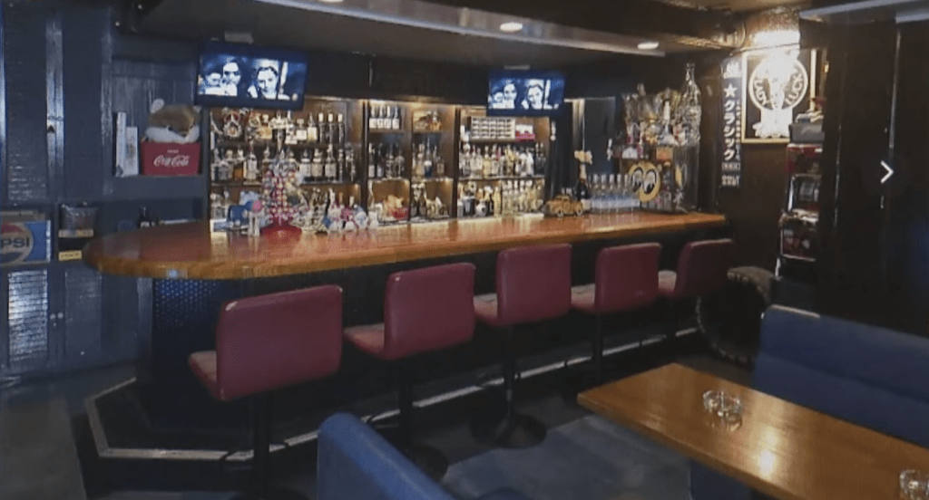 涉案的49歲酒吧老闆松倉俊彥已被捕，並供稱在殺害死者後將其「封屍」牆內，期間更若無其事照常營業，行徑令人不寒而慄。HTB Hokkaido News畫面截圖