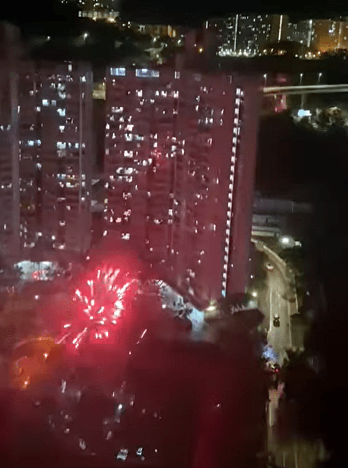 長沙灣夜空出現賀歲煙花。fb：長沙灣街坊