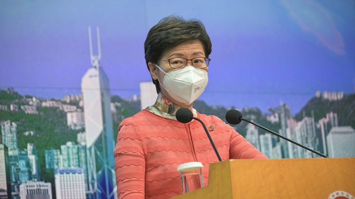 林鄭月娥接受外媒訪問時提到,希望向丈夫及兒子道歉。