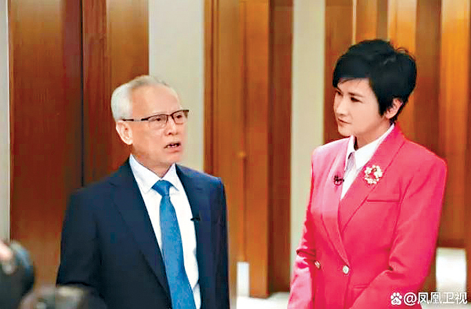 岑浩輝接受《鳳凰衛視》訪問,談及為何萌生參選澳門特首的念頭。