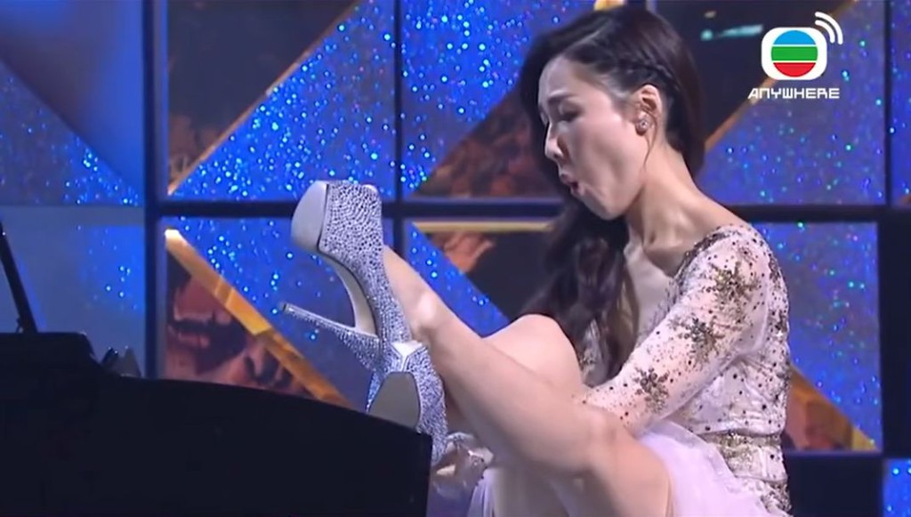 李施嬅早年曾在TVB台庆表演钢琴而引起话题。