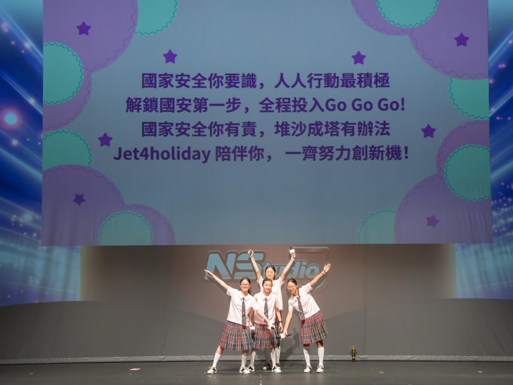 「Jet 4 Holiday」透过问卷掌握年青人最受欢迎的游戏,将之结合成「Unlock the Mysteries of National Security」。 「Jet 4 Holiday」透过问卷掌握年青人最受欢迎的游戏,将之结合成「Unlock the Mysteries of National Security」。