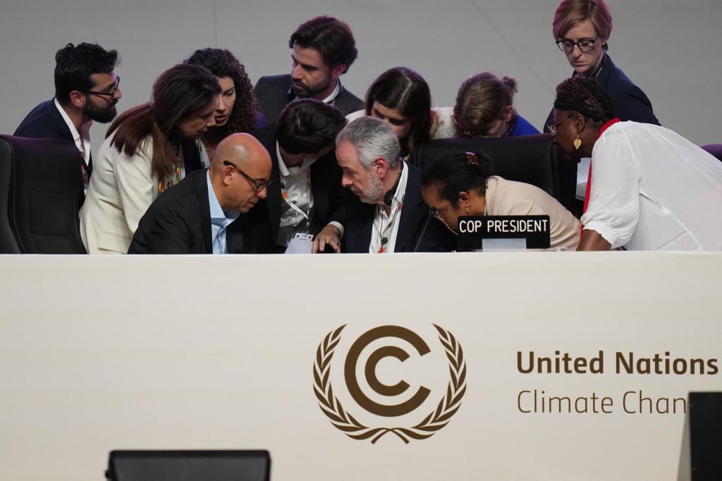COP30主席主持講座。美聯社 COP30主席主持講座。美聯社