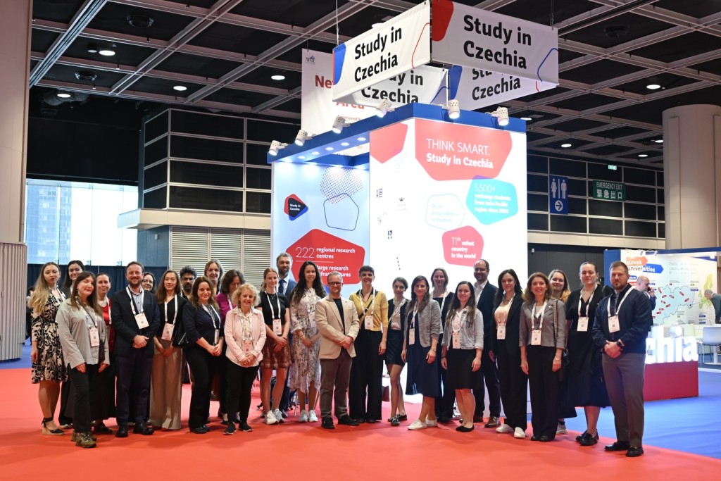 領事館積極促進兩地教育交流，目前學生交流人數，已回升至疫情前水平。