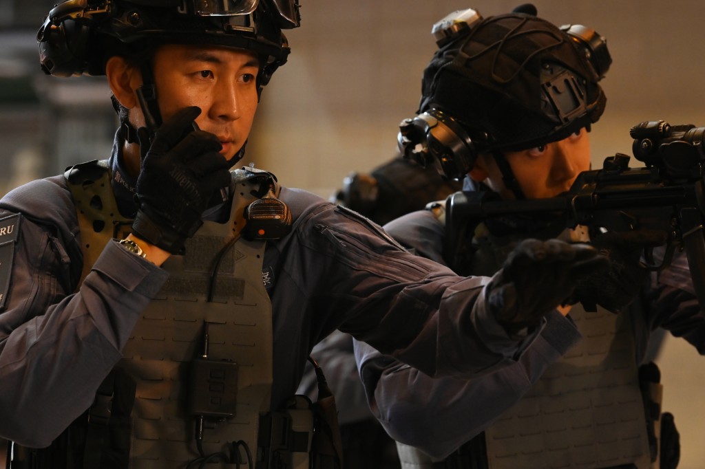 谭俊彦今次做反恐特勤队，要全副武装上阵拍摄。