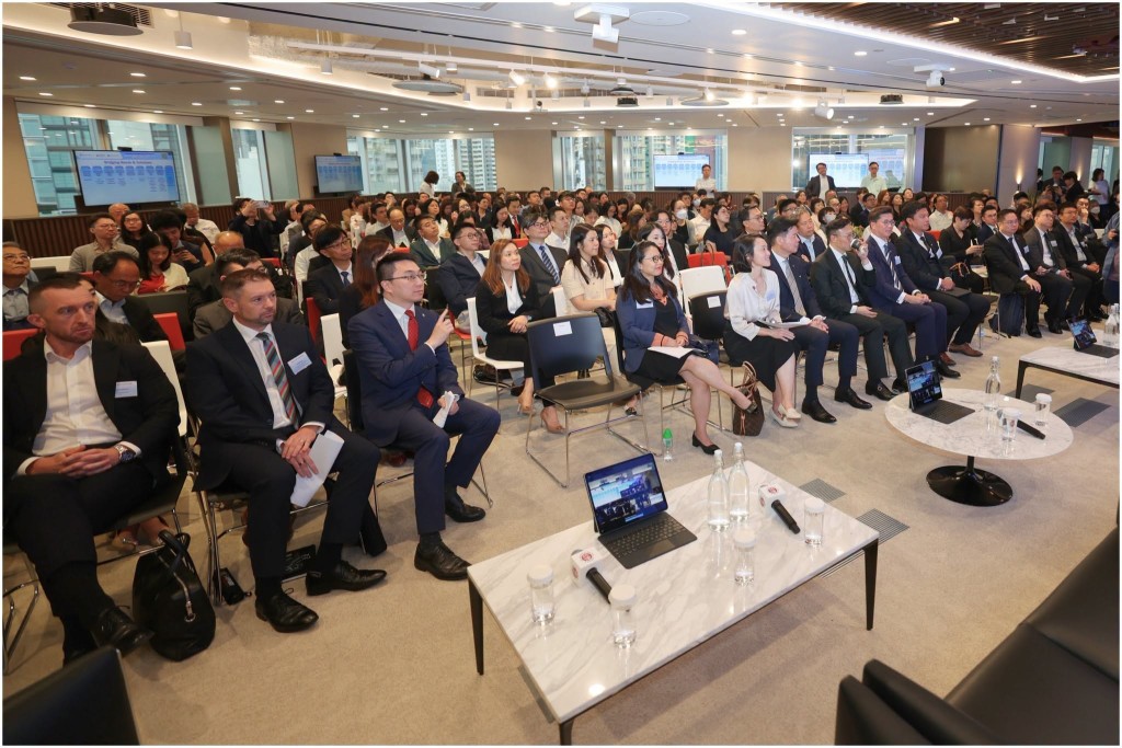 活動反應熱烈，吸引超過200名法律從業員出席。