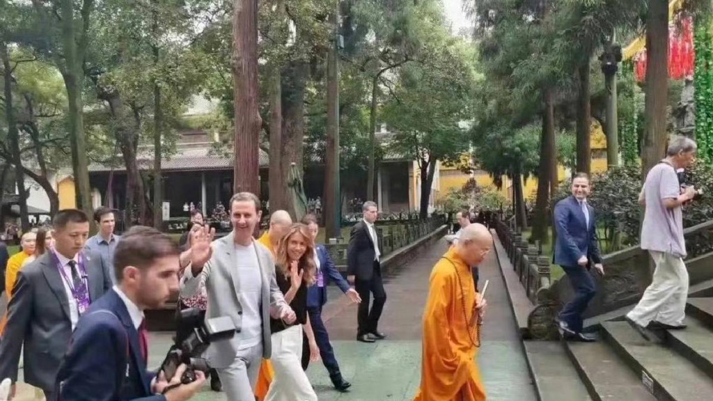 敘利亞總統巴沙爾,去年參觀靈隱寺,寺方罕有開正門迎接。微博