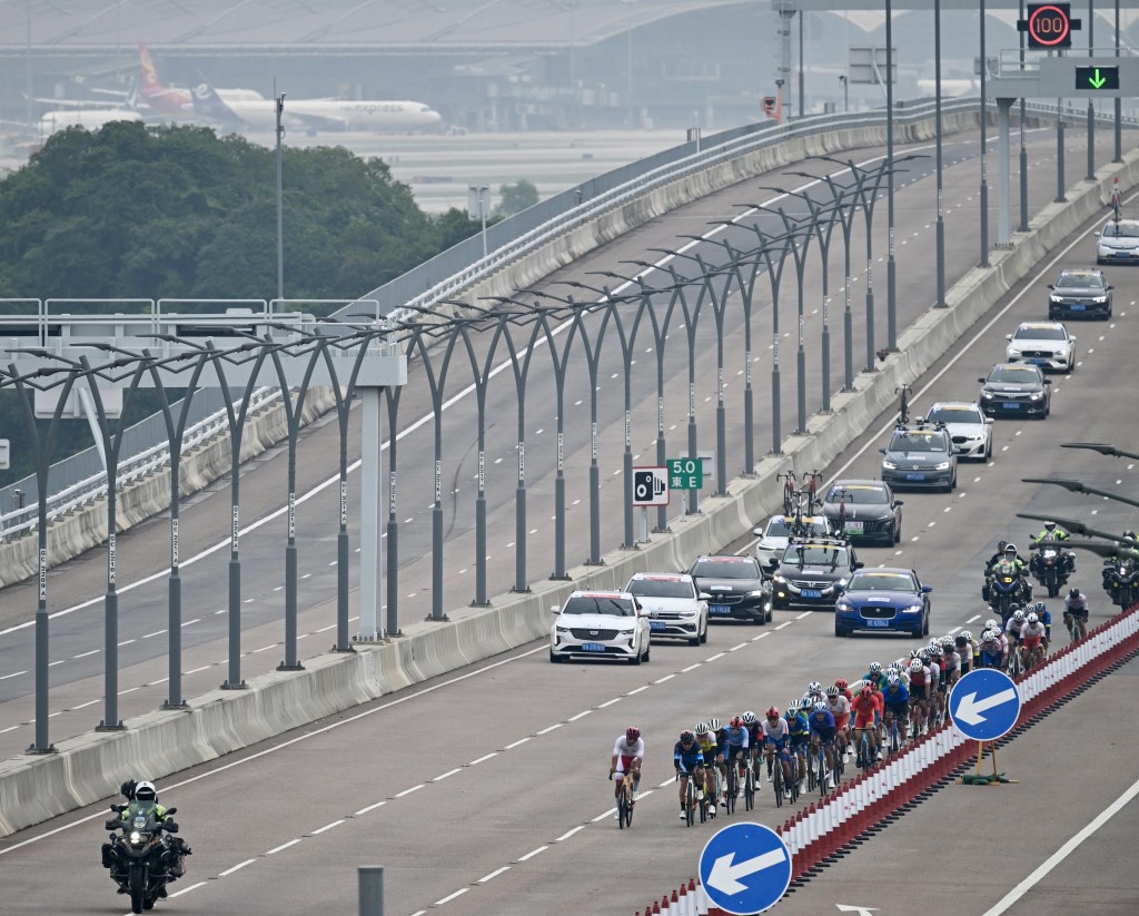 至於2項跨境賽事,包括公路單車及馬拉松,由於牽涉的路線長、測試的範圍闊,當中有很多細節需要執行及微調。資料圖片 至於2項跨境賽事,包括公路單車及馬拉松,由於牽涉的路線長、測試的範圍闊,當中有很多細節需要執行及微調。資料圖片
