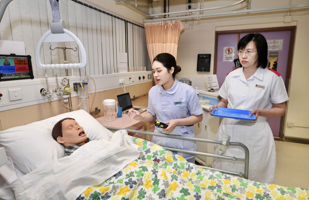 謝健強指護士需要不斷持續進修,相信能及時掌握最新資訊。資料圖片 謝健強指護士需要不斷持續進修,相信能及時掌握最新資訊。資料圖片