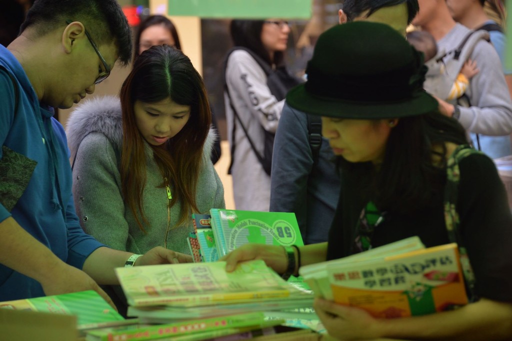 有書商認為人流不及往年,但人均消費有所上升。
