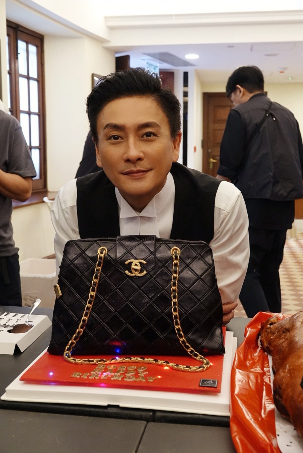 劇組特別為Bosco訂製「一比一復刻包」蛋糕。 劇組特別為Bosco訂製「一比一復刻包」蛋糕。