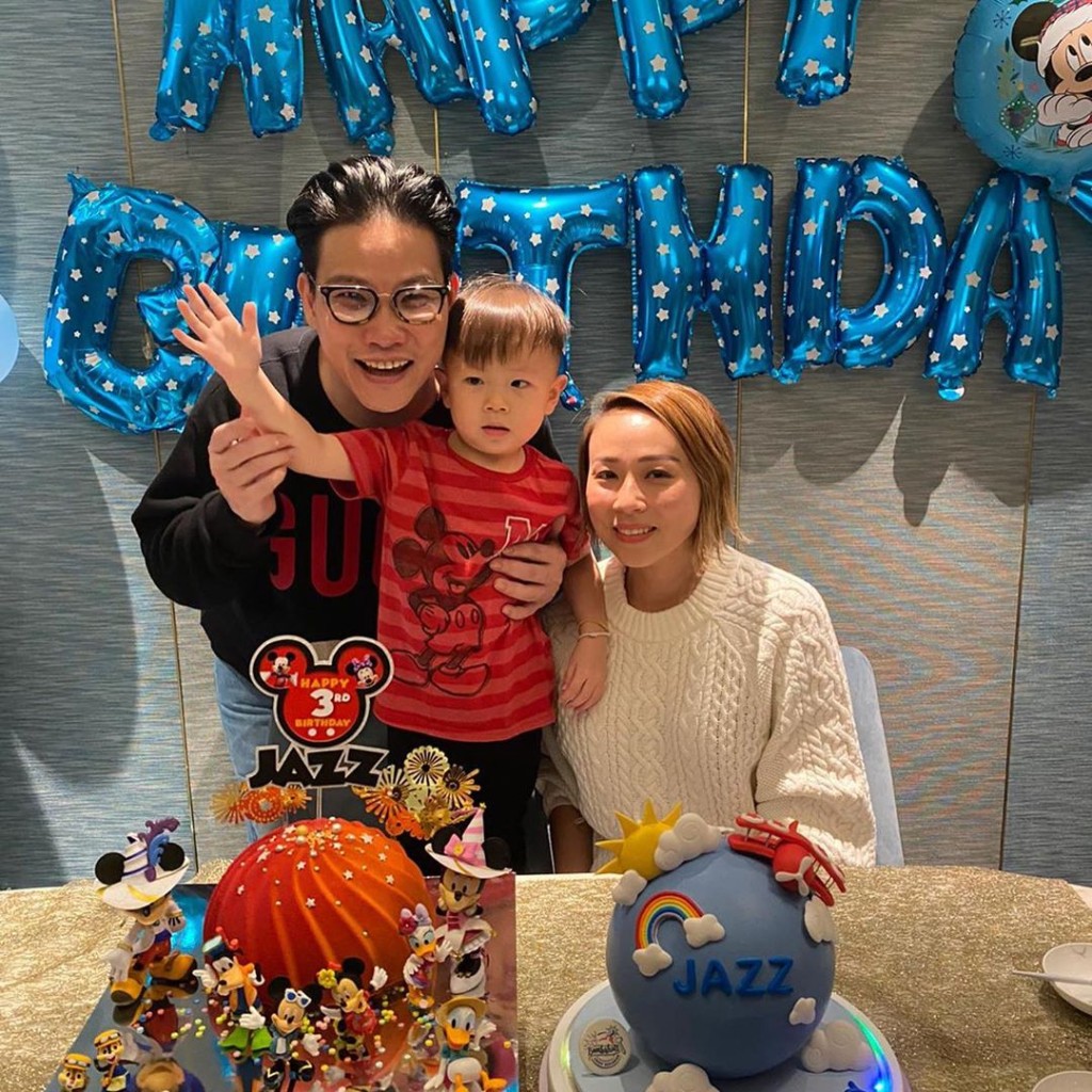 蘇永康表示今年冇送禮物畀3歲生日嘅囝囝,反而從囝囝嘅儲蓄拎咗4400蚊買咗1千個口罩送畀有需要嘅長者。