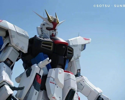 自由高達位於啦啦寶都上海金橋商業購物中心外。網圖