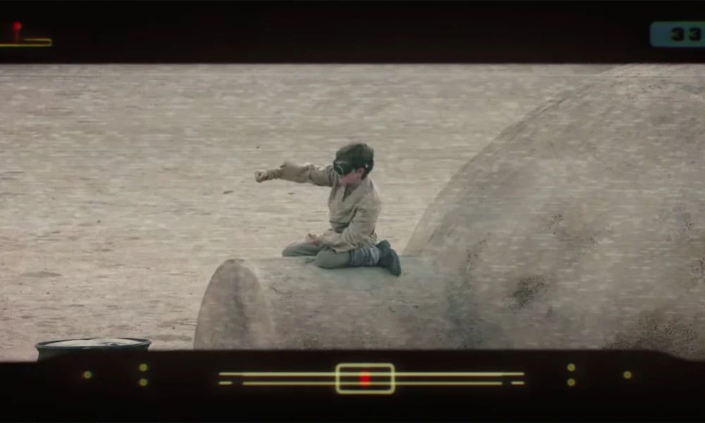 Obi-Wan只能透過望遠鏡遠望昔日徒弟Luke Skywalker的兒子Anakin Skywalker。
