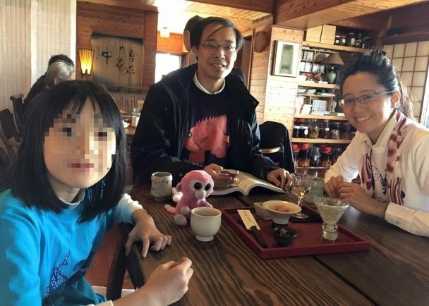 楊偉中（中）一家三口的合照。（網圖）