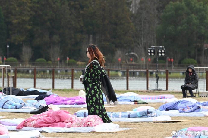 世界睡眠日，上海舉行睡覺比賽。 澎湃新聞