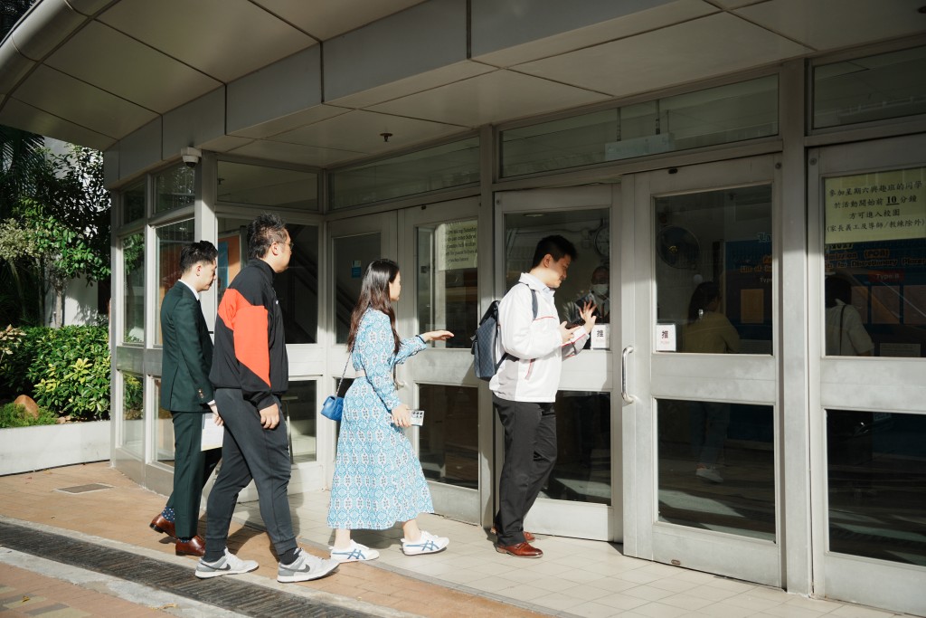 今年的申請人數創下自2001年以來的新低。汪旭峰