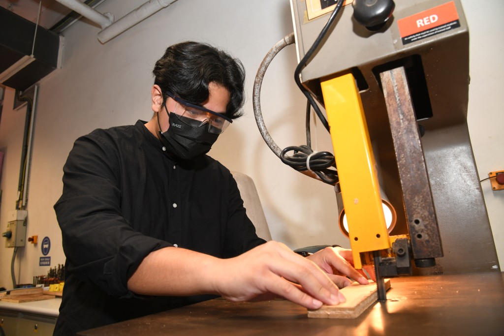 John指HKDI提供的机会、课程、 设施增加了他对设计的兴趣和热诚。