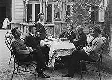 1917年夏天，維根斯坦（最右側）和家人在維也納。（維基百科圖片）