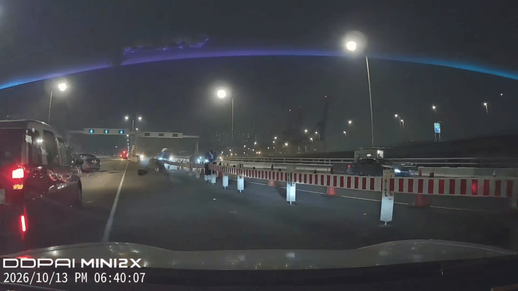 尾隨駕駛者隨即落車查看傷者傷勢。 尾隨駕駛者隨即落車查看傷者傷勢。