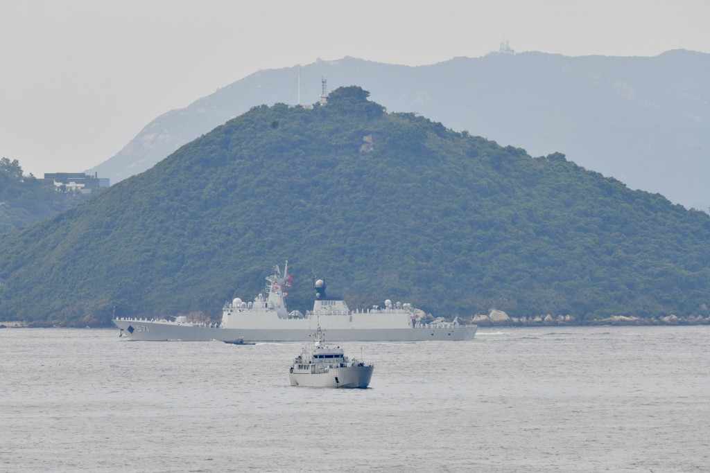 山東艦航母編隊訪港 - 青衣情況。盧江球攝
